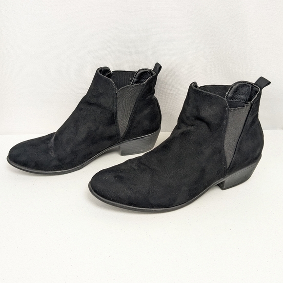 Women's Black Suede Ankle Boots Low Heel Slip On Size 8 - Picture 2 of 9